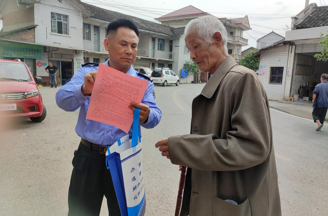 芷江司法局芷江镇司法所开展农村法治宣传教育月活动