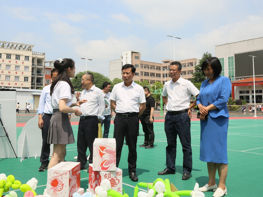 省教育厅副厅长王仁祥率队调研芷江教育工作