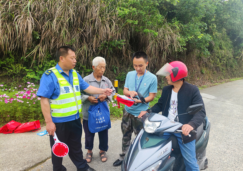 梨溪口乡：交安宣传进农村 法规知识入民心
