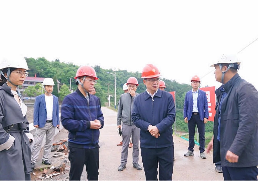 梁元和赴楠木坪镇督导防汛工作