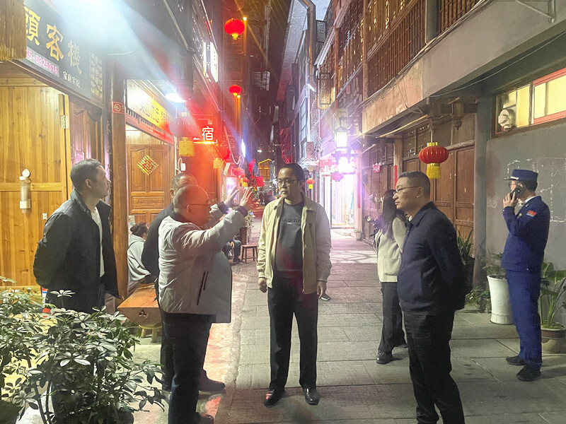 朱辉督导检查城区安全生产工作
