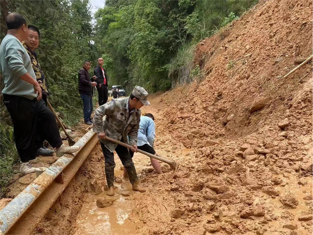 打好安全生产翻身仗丨碧涌镇：快速清理垮方保畅通 全力保障道路交通安全