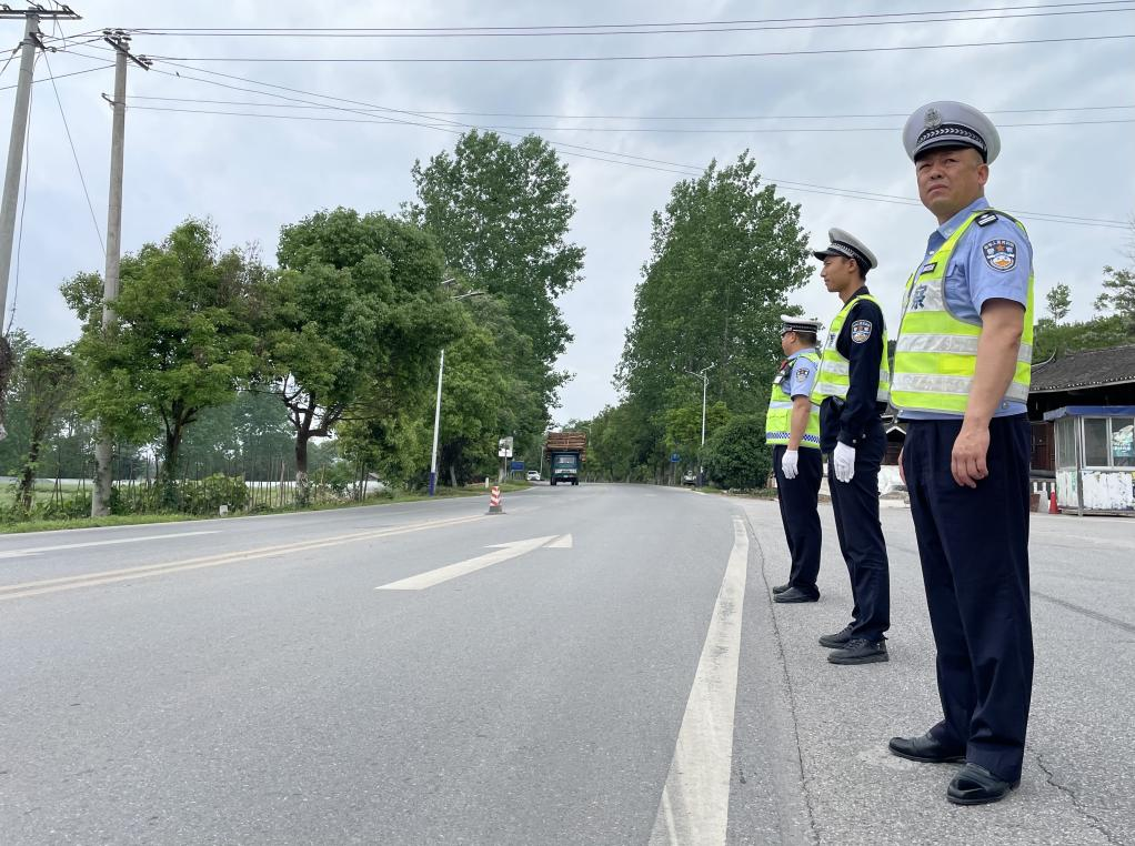 打好安全生产翻身仗丨芷江：精准查缉布控实战演练 强化交警执法规范