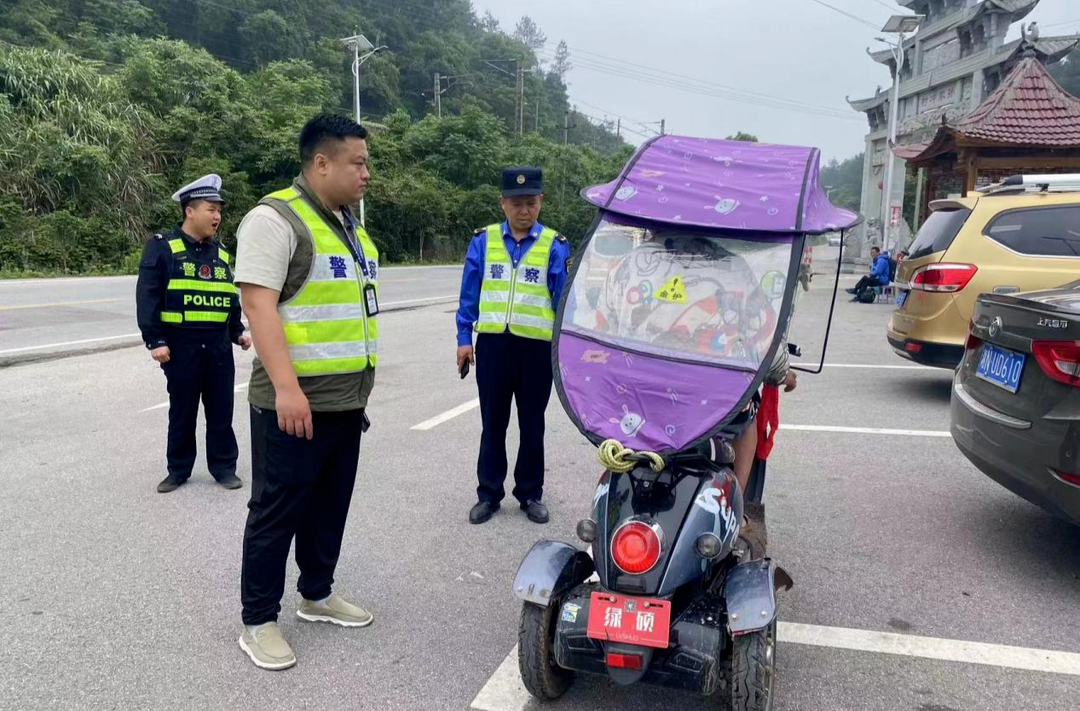 打好安全生产翻身仗丨公坪镇：加强道路交通执法 守护农村道路安全