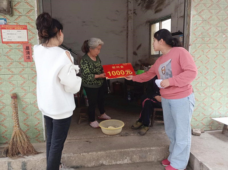 新店坪镇妇联：暖心娘家人，政策送上门
