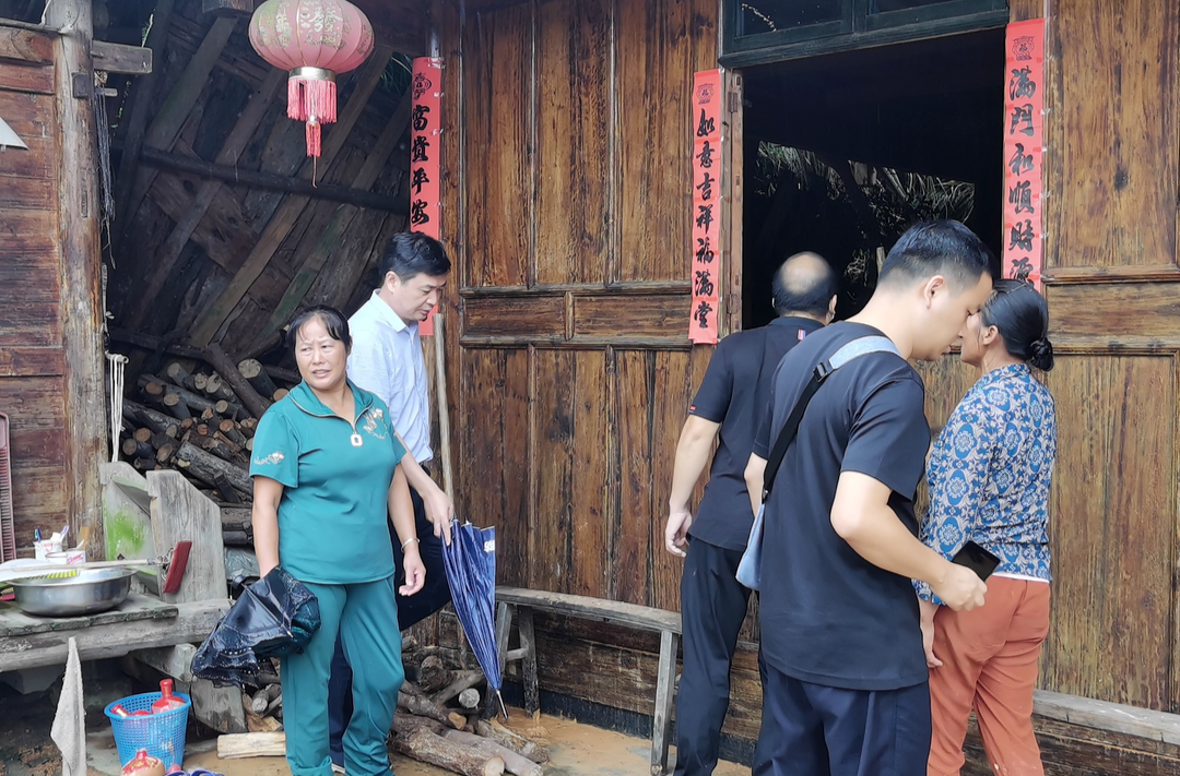 滕建伟检查指导梨溪口乡防汛工作