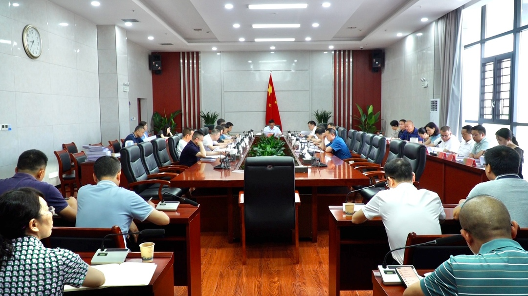 九届县人民政府2023年第六次常务会议召开 梁元和主持