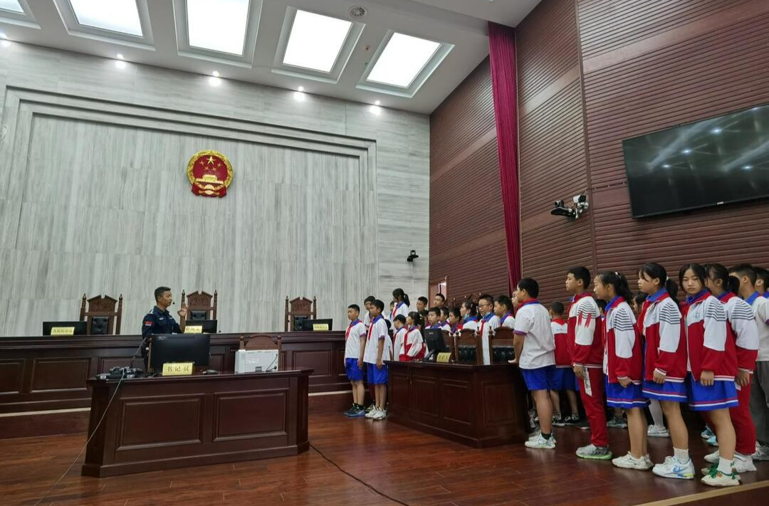 县人民法院举办“公众开放日”活动