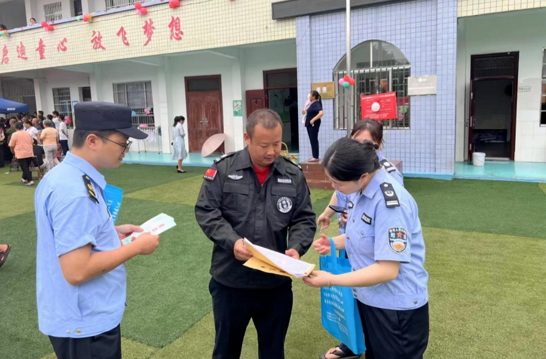 打好安全生产翻身仗 | 冷水溪乡开展交通道路安全法宣传