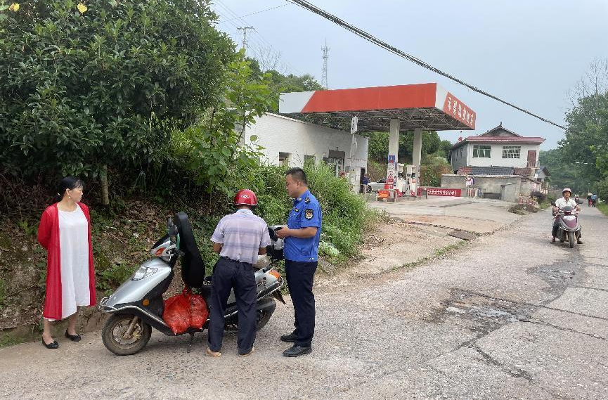 打好安全生产翻身仗丨禾梨坳乡：持续推进农村道路交通安全执法