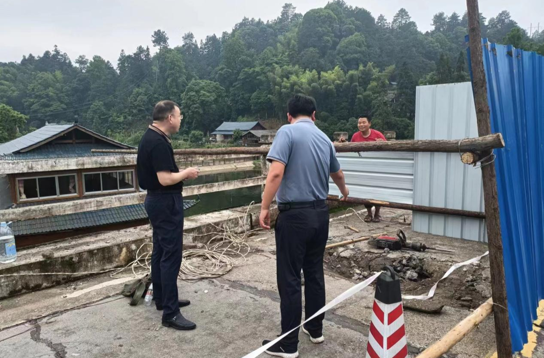 向春明赴三道坑镇督导道路交通安全工作