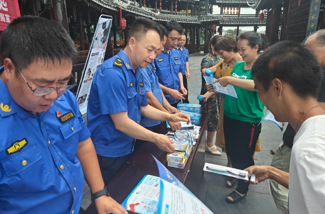 芷江城管开展禁毒宣传活动