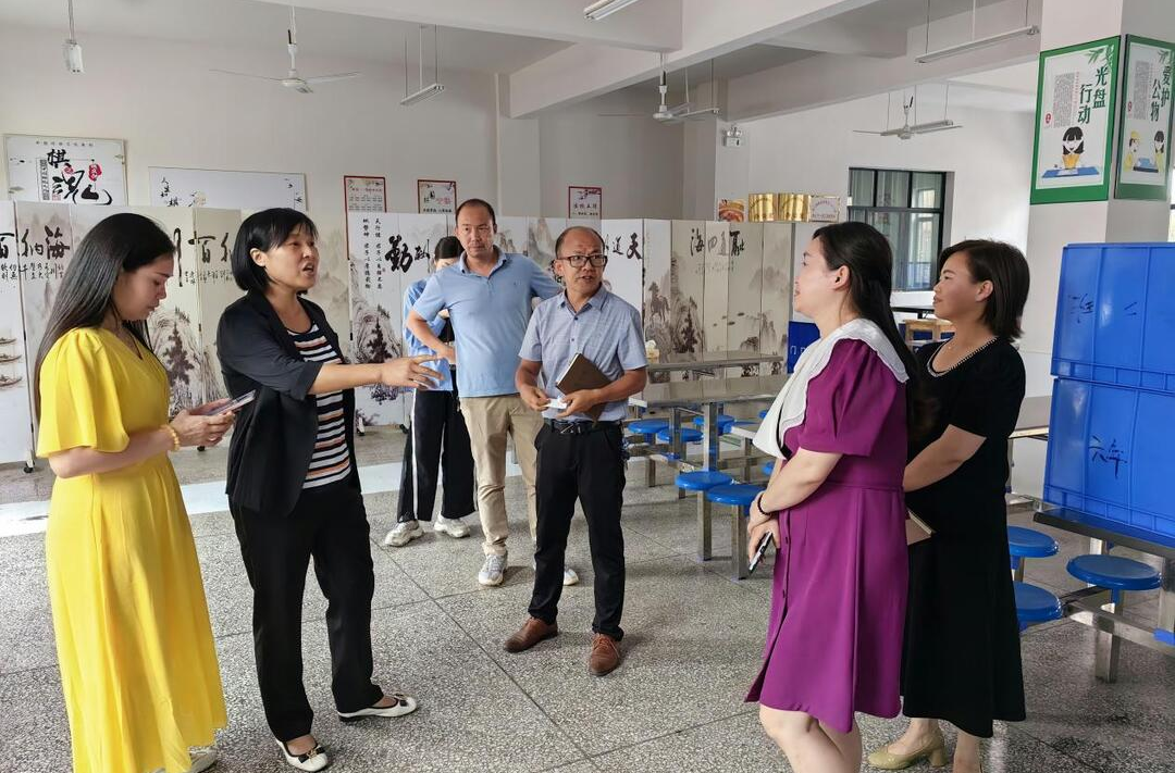 杨桂花赴东门口小学检查校园安全生产工作