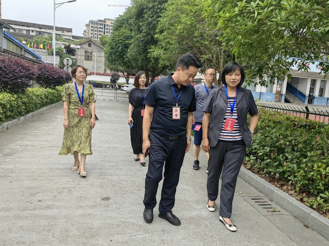杨桂花赴芷江二中调研中考及学校安全等工作