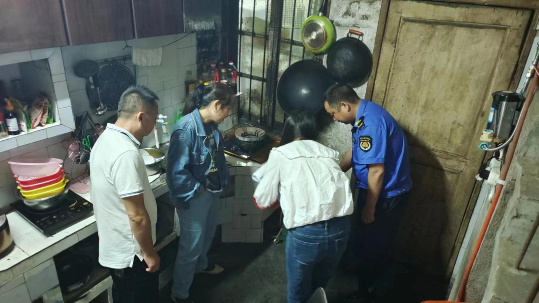 打好安全生产翻身仗丨洞下场乡开展燃气安全专项排查整治行动