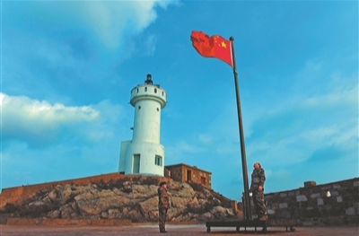 国旗升起来，小岛才有了颜色！#王继才最后1篇海防日志让人破防#