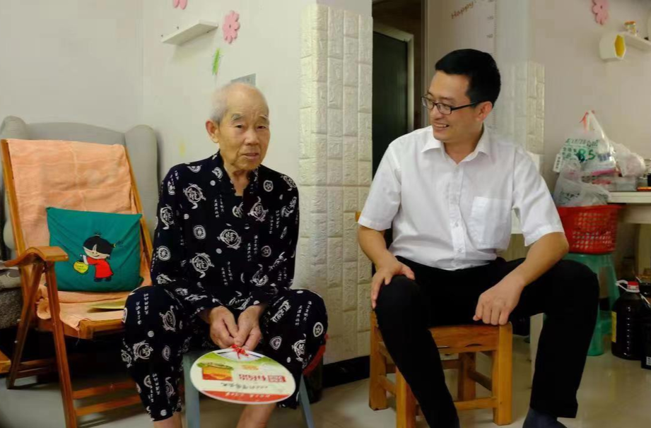 芷江供电公司开展“七一”走访慰问退休老党员活动