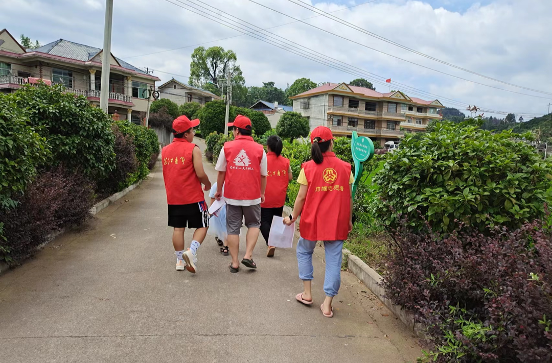 楠木坪镇：多措并举防溺水，同心共筑防护网