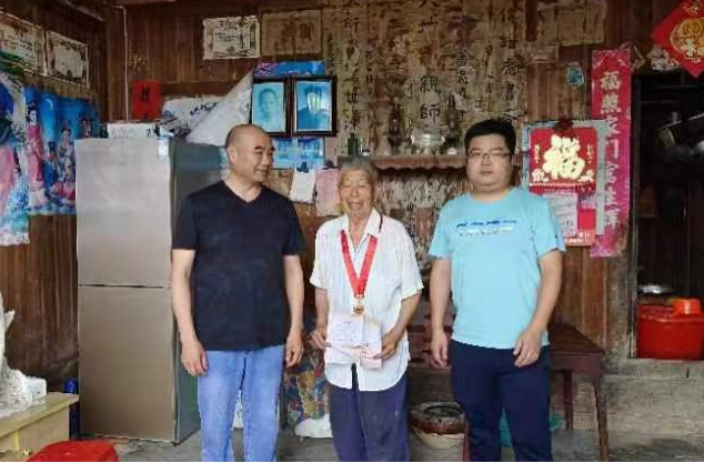 走访慰问老党员，关怀暖人心