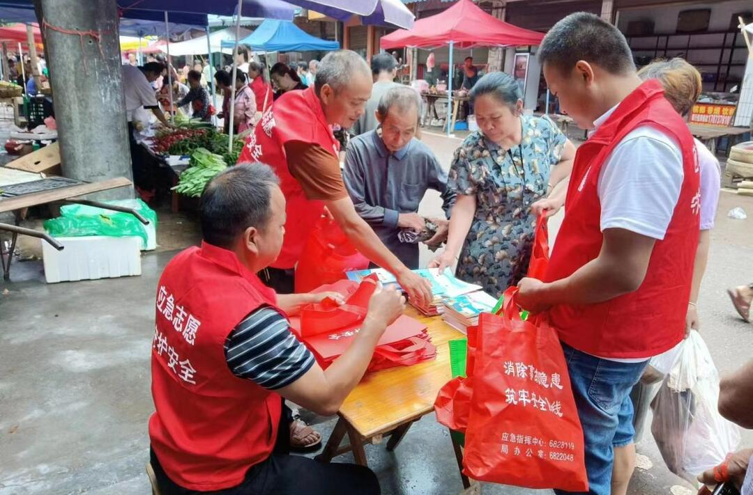 打好安全生产翻身仗丨罗卜田乡开展食品安全宣传 确保群众“舌尖上的安全”