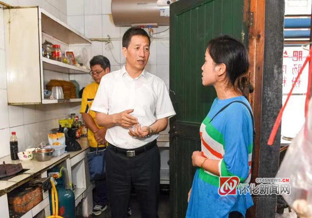 许忠建在新晃鱼市镇督导检查工作