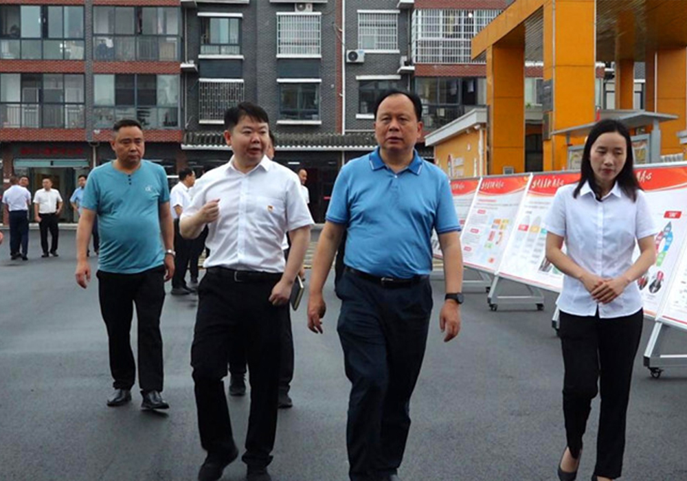 省人大常委会党组成员、副主任周农率队来芷调研