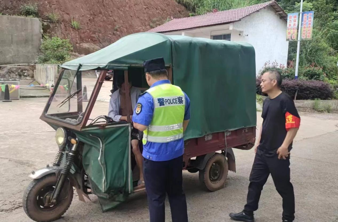 罗卜田乡开展无牌无证车辆整治行动