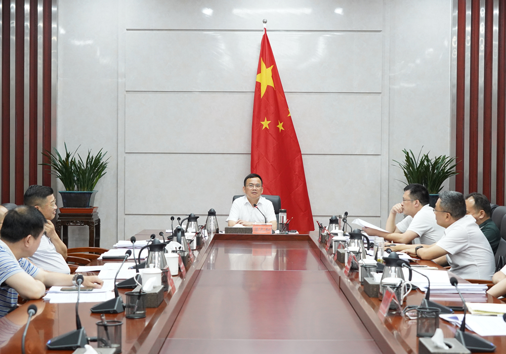 九届县人民政府2023年第八次常务会议召开 梁元和主持