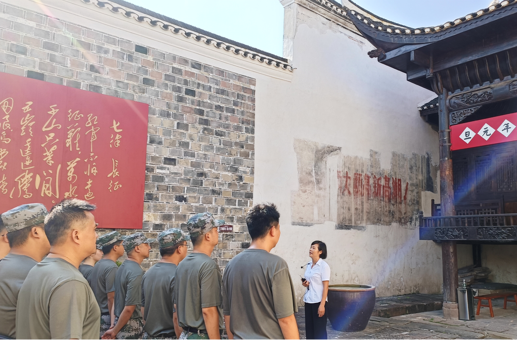 芷江2023年科级干部进修班开展重走长征路专题党性教育活动