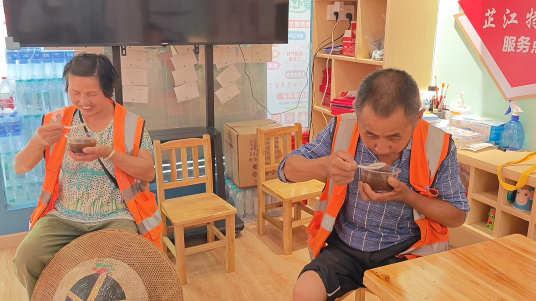 芷江：“爱心驿站”送清凉活动正式启动