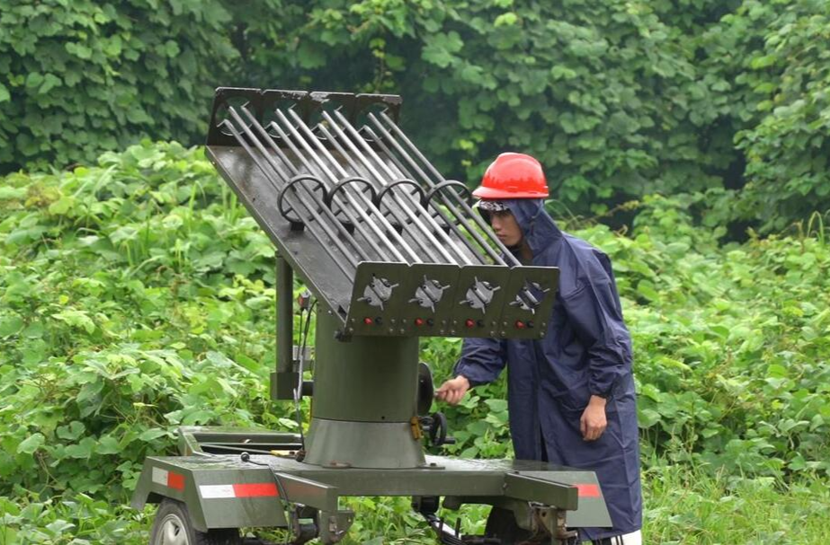 芷江：实施人工增雨 助力缓解旱情