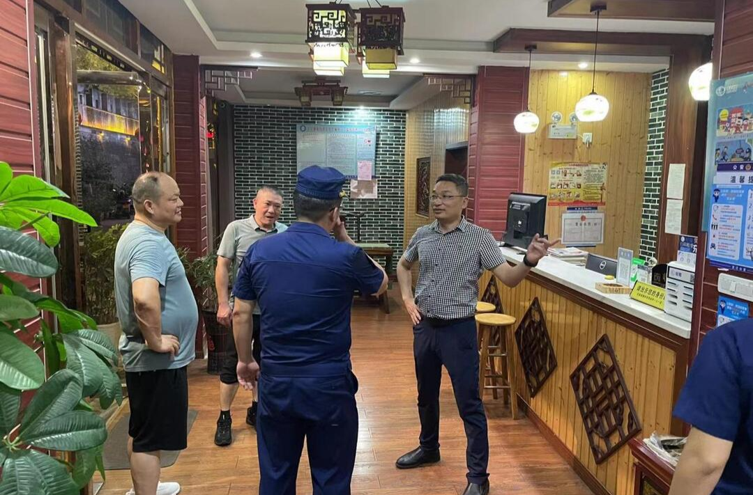 朱辉带队开展城市运行安全督导检查