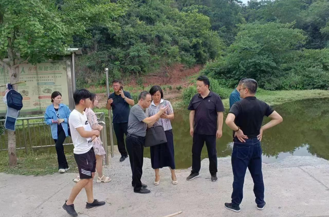 杨桂花深入楠木坪镇督导学生防溺水工作
