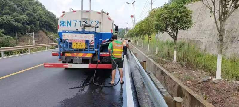 芷江公路建设养护中心：精细养护美化路域环境
