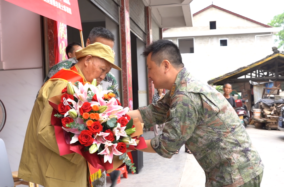 向老兵致敬 为抗美援朝老军人过生日