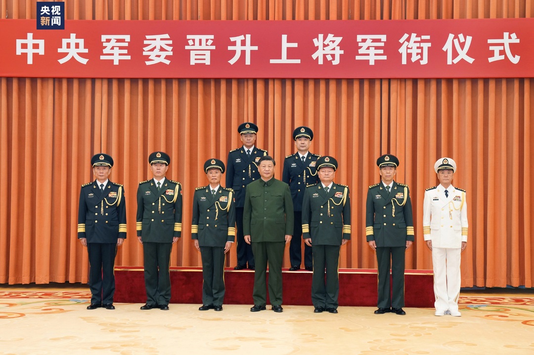中央军委举行晋升上将军衔仪式 习近平颁发命令状并向晋衔的军官表示祝贺