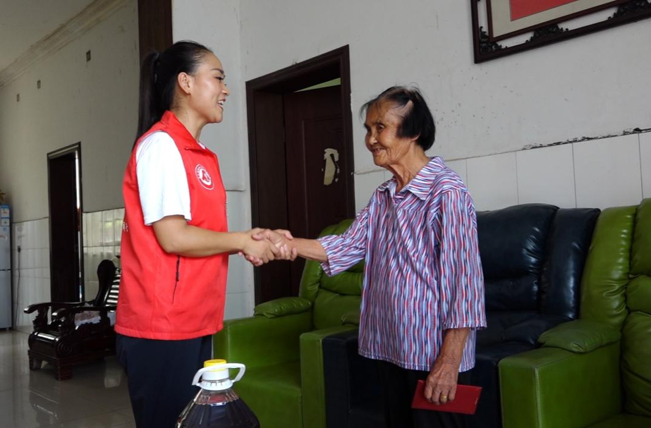 芷江扶残助残公益协会开展慰问退伍老兵活动