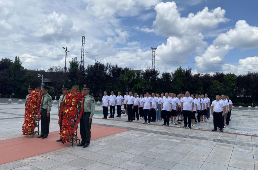 芷江一中党员赴通道开展清廉研学主题党日活动