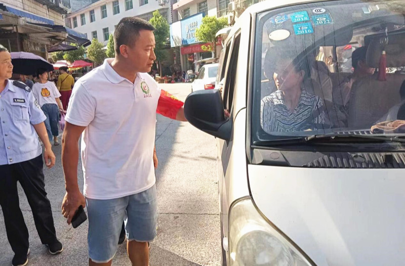 罗卜田乡：加强赶集日交通劝导，保障交通安全畅通