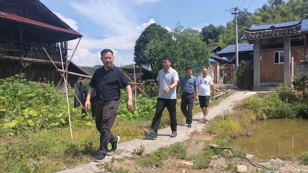 “怀化扬州慈善励志班”项目负责人来芷江走访受助学生