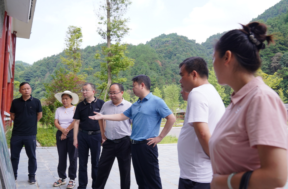 梁志平在三道坑自然保护区调研时强调：  发挥生态优势 找准发展定位  为融入和服务全县文旅产业发展贡献力量