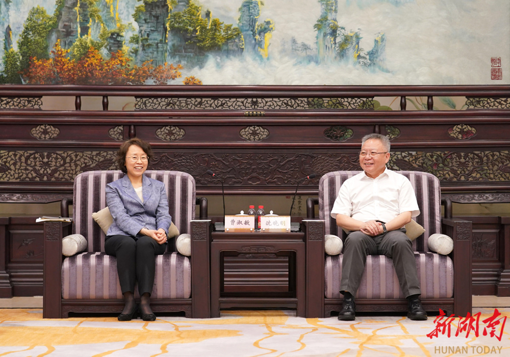 沈晓明与曹淑敏一行会谈