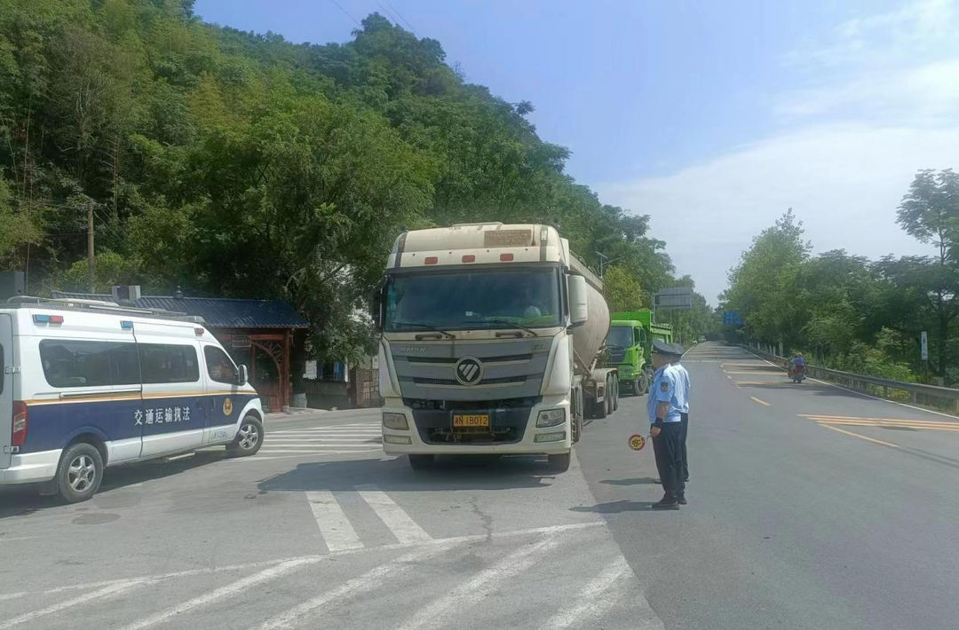 打好安全生产翻身仗丨芷江交通开展货运车辆专项整治行动