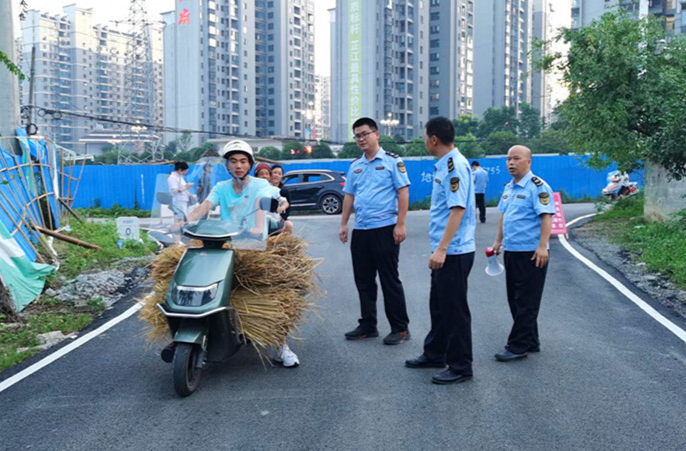 芷江利剑行动：文明劝导 持续巡查 全力推进“中元节”大气污染防治工作