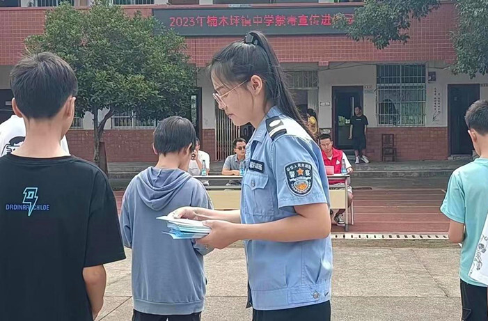 打好安全生产翻身仗丨楠木坪镇：安全先行 上好“开学第一课”