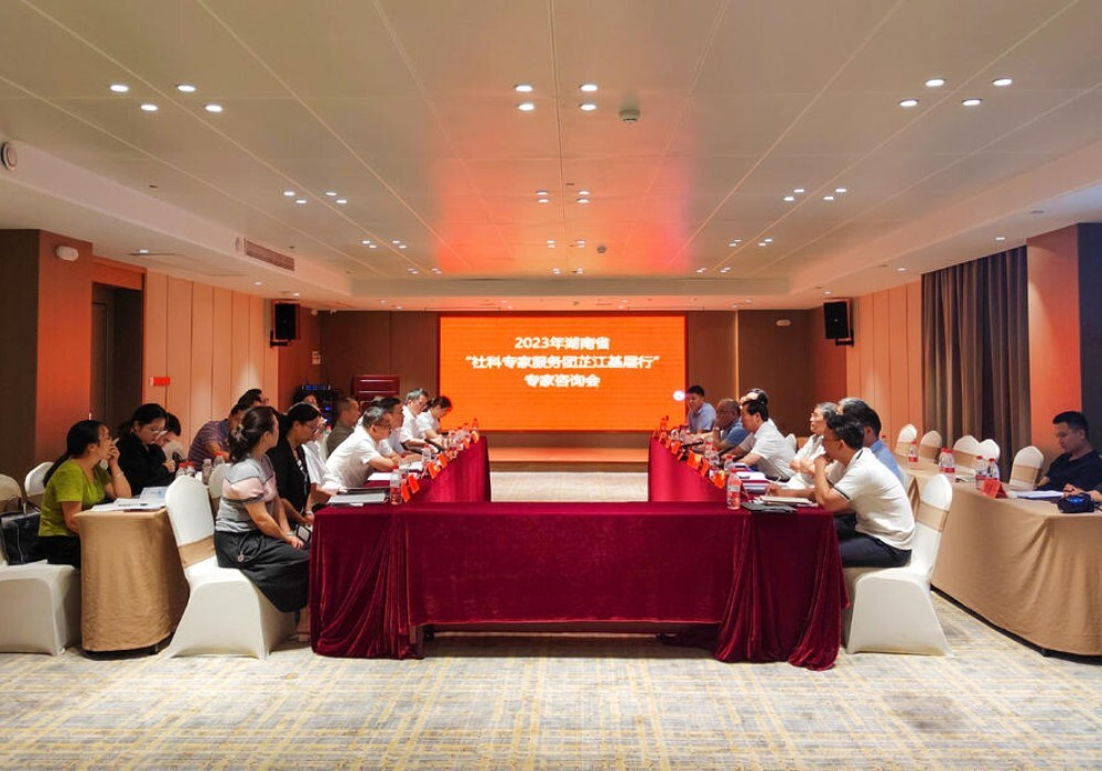 省社科专家服务团赴芷 为我县经济社会高质量发展献智