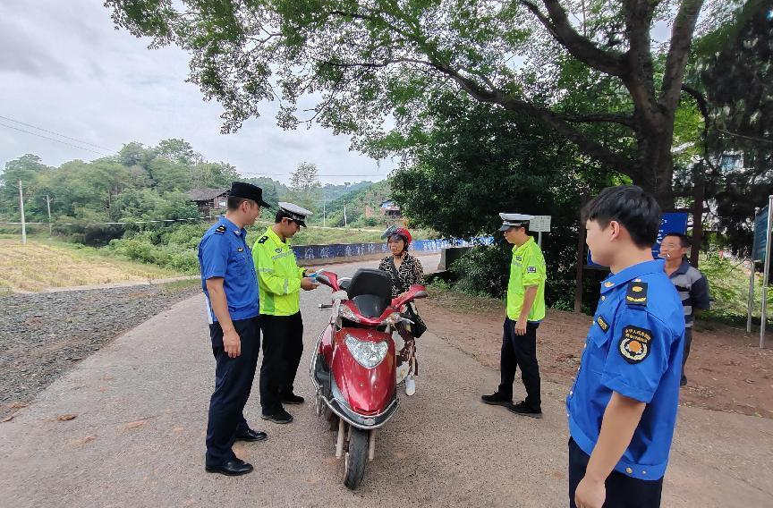 打好安全生产翻身仗丨禾梨坳乡：强化联合执法，保道路交通安全