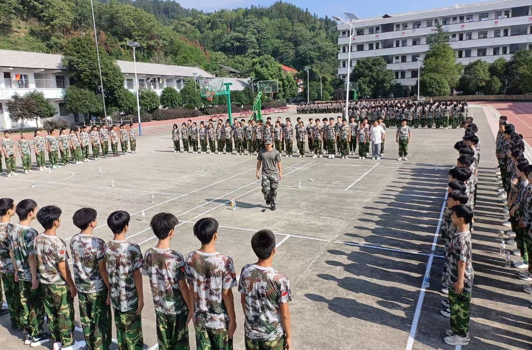 铸牢中华民族共同体意识 碧涌中学开展国防教育周活动