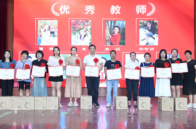 河西小学开展“躬耕教坛，强国有我”庆教师节活动