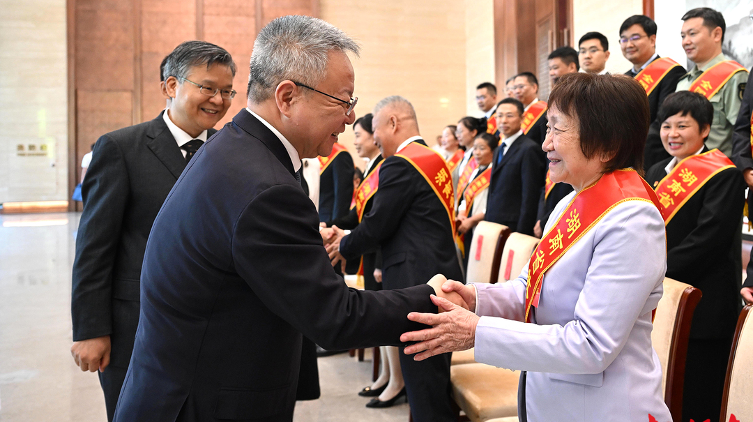 湖南省庆祝第39个教师节大会在长沙举行